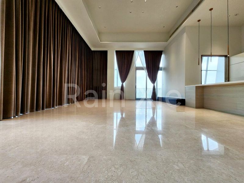 5 Bed Condo for Sale in  UIC Building - Image 1